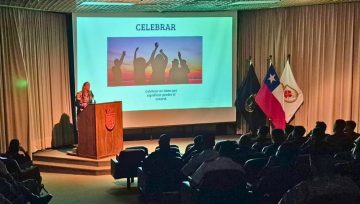 130 servidores navales participaron en conferencia sobre RowFit